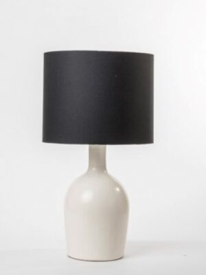 Lampara blanca moderna con pantalla negra