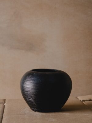 Jarrón negro artesanal